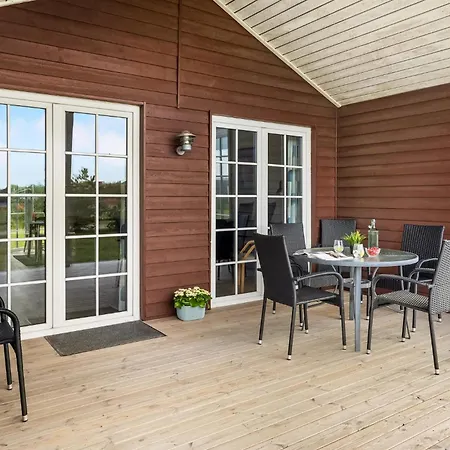 Pet Friendly In With Kitchen